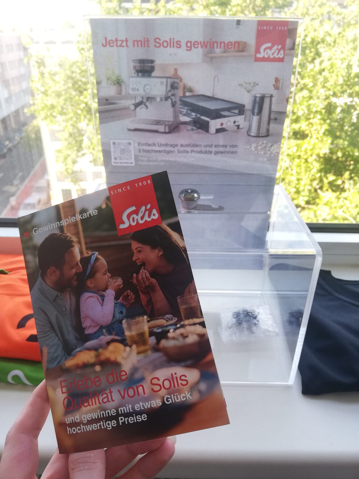 Solis Gewinnspiel-Aufsteller mit Gewinnspielkarte